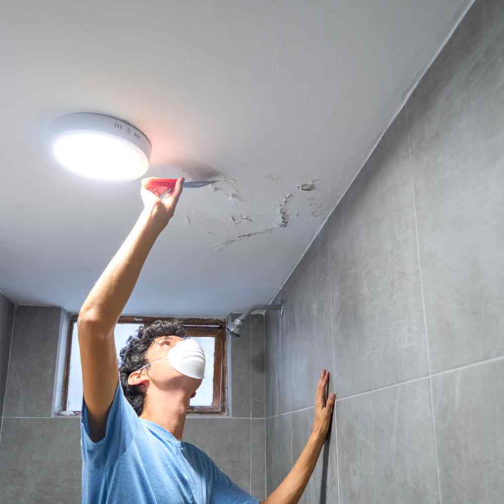 ניקוי-לפני-צביעת-תקרת-אמבטיה